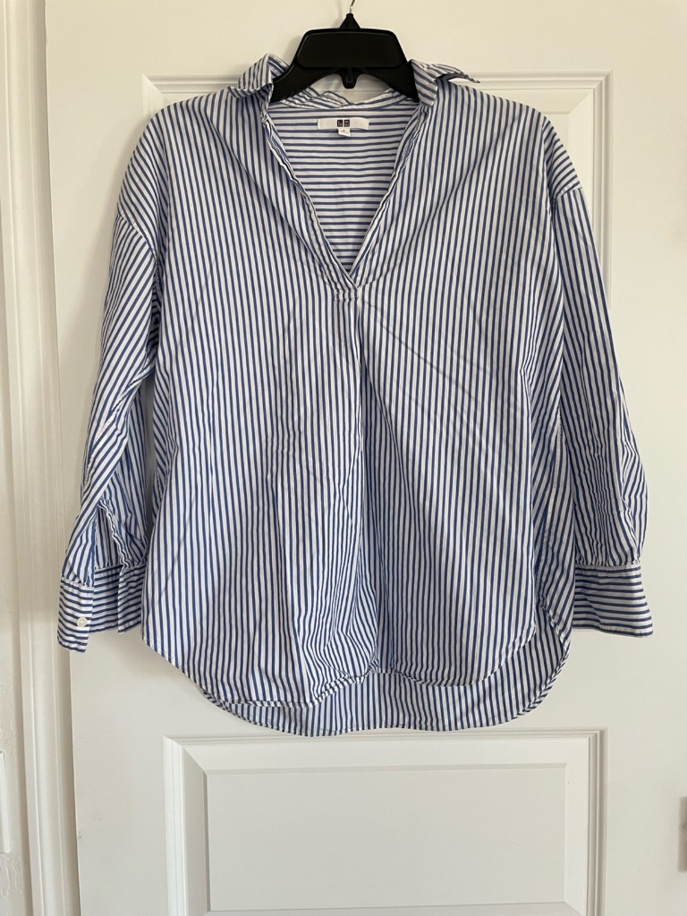 Uniqlo Blue and White Striped Button-Front Shirt